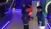 難怪踢這么好？20歲奧賴利在球員通道得到羅德里指點